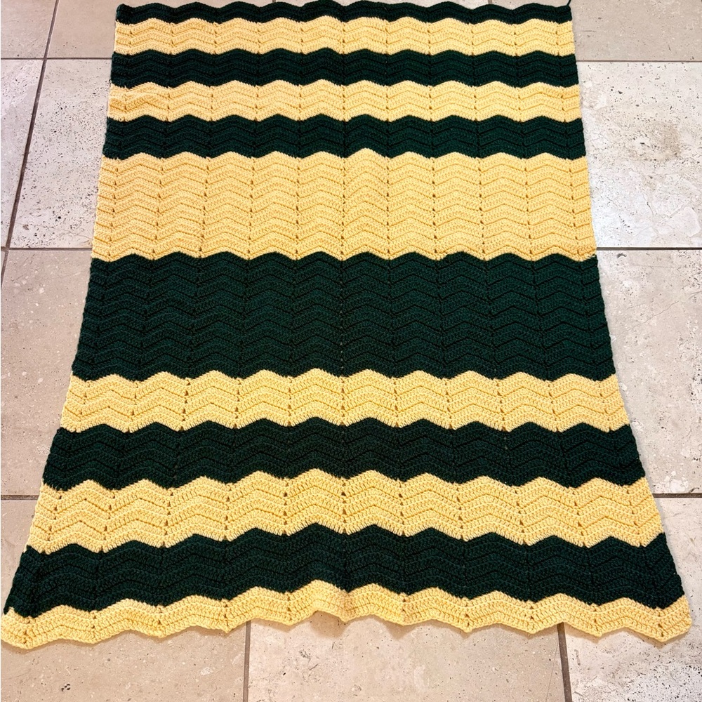 Handmade VTG Crochet Chevron Blanket Green & Yellow 60X30 Granny core, Green Bay